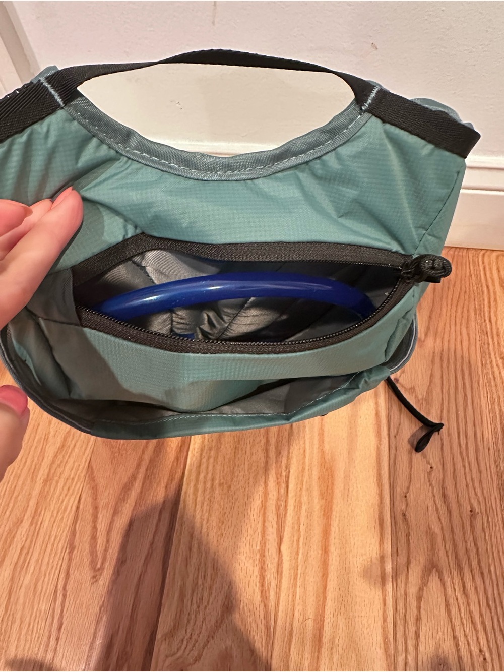 CamelBak Rogue Light 70oz (2L) Hydration Backpack - Picture 4 of 6